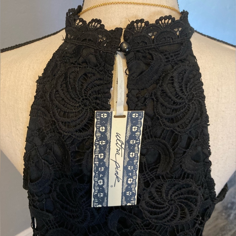 Ultra Pink Embroidered Lace tank top - Picture 3 of 14